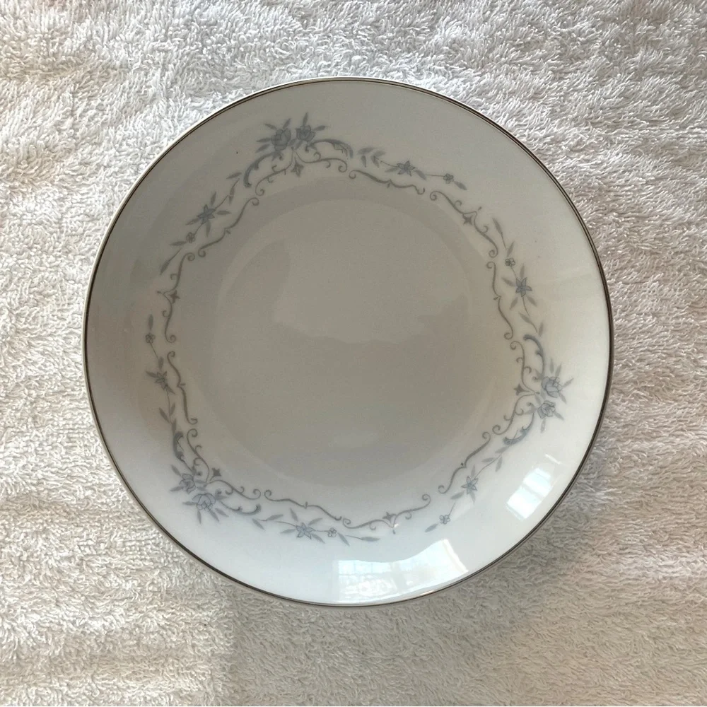 Mikasa Chadsworth White Bone China Seven Piece Place Setting